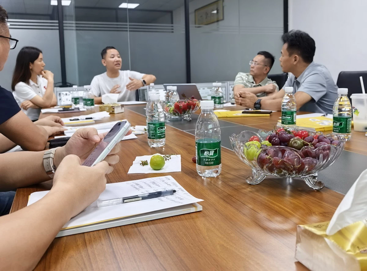 热烈欢迎东莞盛和塾西部塾领导一行莅临富上电子参观指导(图1)