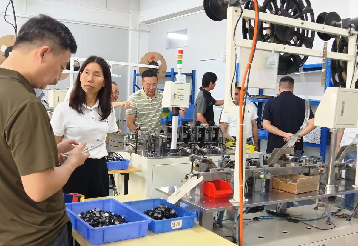 热烈欢迎东莞盛和塾西部塾领导一行莅临富上电子参观指导(图2)